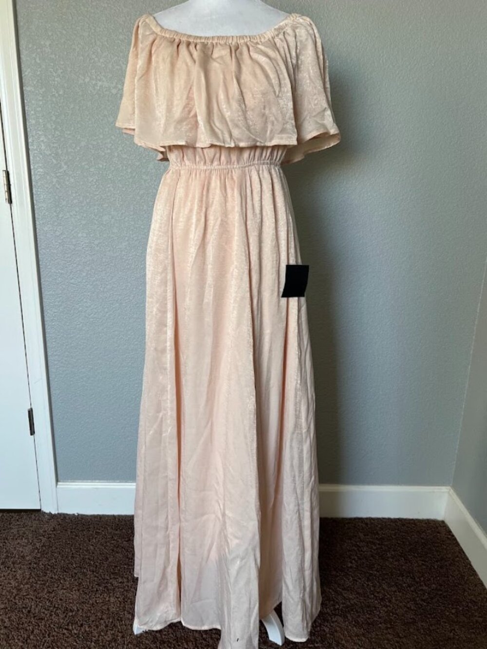 NWT Lulus Blush Light Peach Satin Off-the-Shoulder Maxi Dress Size XS NEW